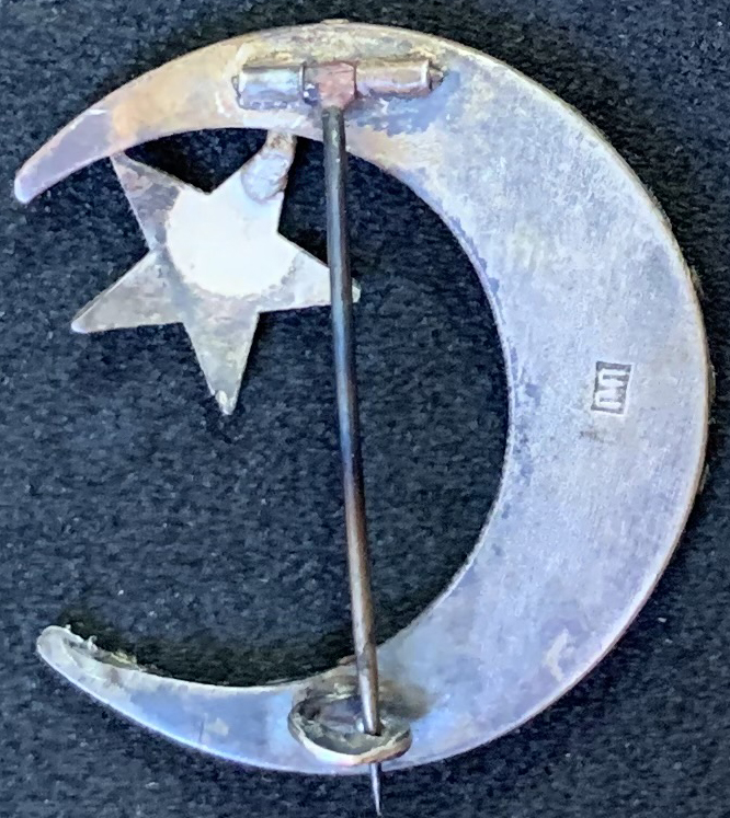 Лот241 Знак полумесяц (Мусульманский знак (брошь) - полумесяц со звездой. Серебро-84, эмаль)
